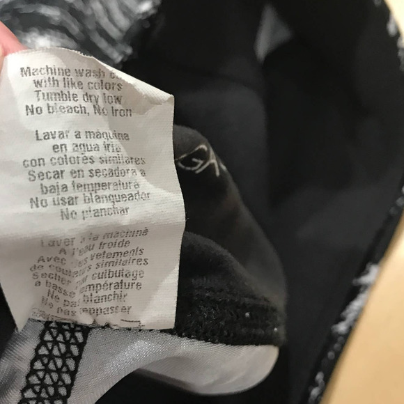 Beyond Yoga Lux Etched Block Print Leggings - Picture 8 of 10